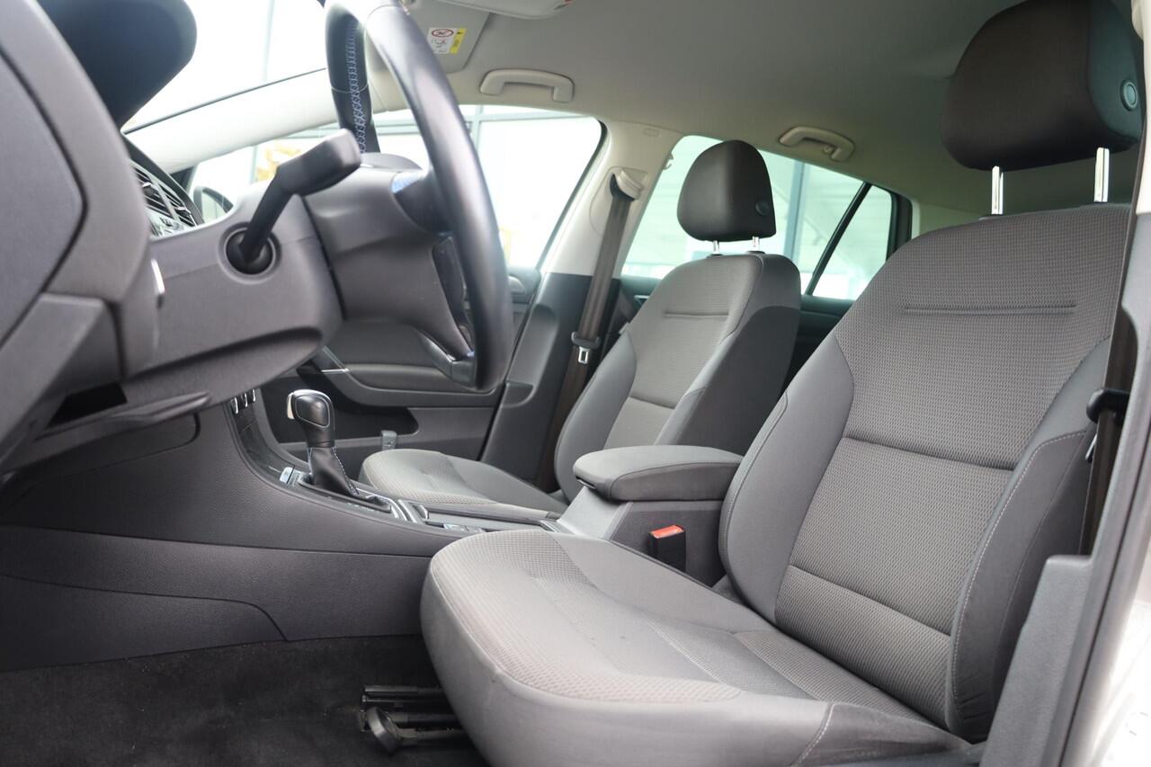 Volkswagen e-Golf E-DITION E Golf, volledig electrisch, 17" LMV Madrid , Discover navi, Extra getint achter, achteruitrij camera