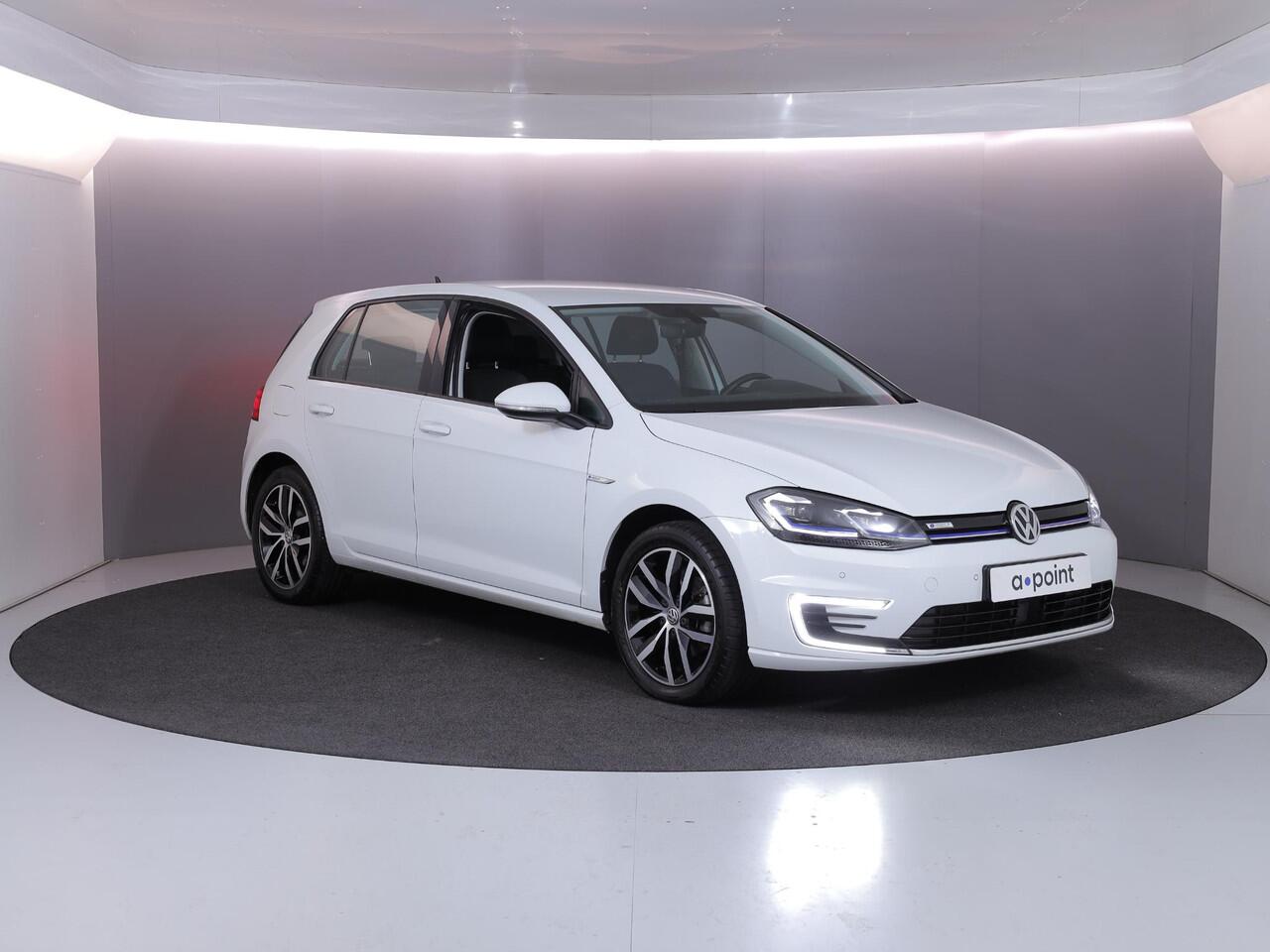 Volkswagen e-Golf E-DITION 136 pk | Navigatie | Warmtepomp | Parkeersensoren | Achteruitrijcamera | Autom. airco | Voll. digitaal instrumentenpaneel |