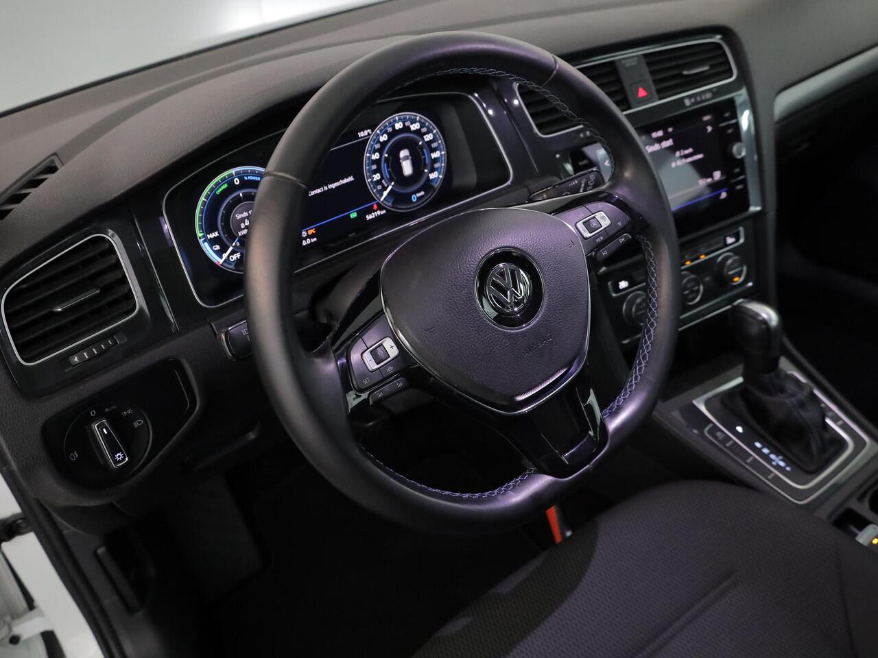 Volkswagen e-Golf E-DITION 136 pk | Navigatie | Warmtepomp | Parkeersensoren | Achteruitrijcamera | Autom. airco | Voll. digitaal instrumentenpaneel |