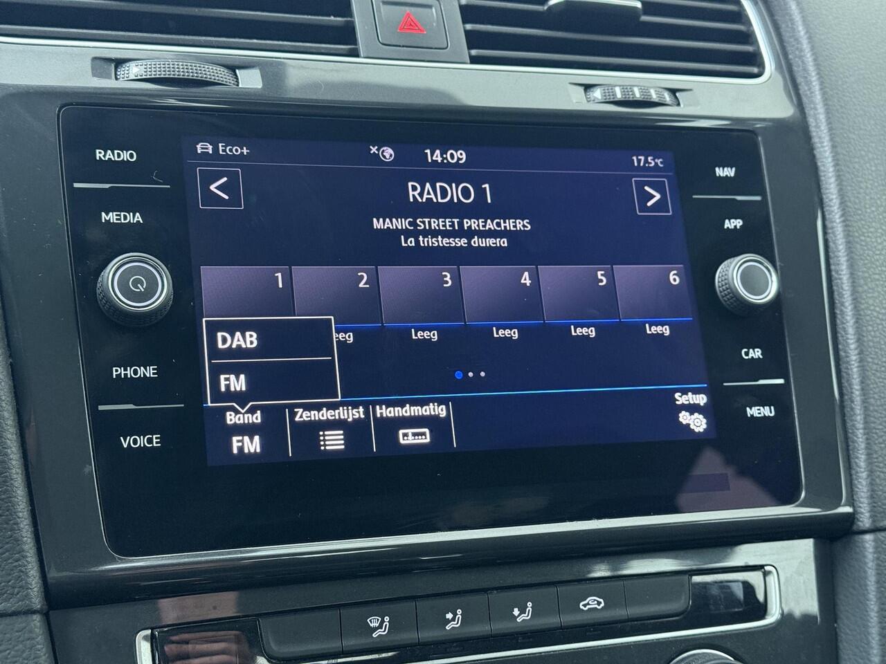 Volkswagen e-Golf E-DITION | 136 PK | SoH 89% | Adaptive cruise control | Climate control | Apple Carplay/Android Auto |