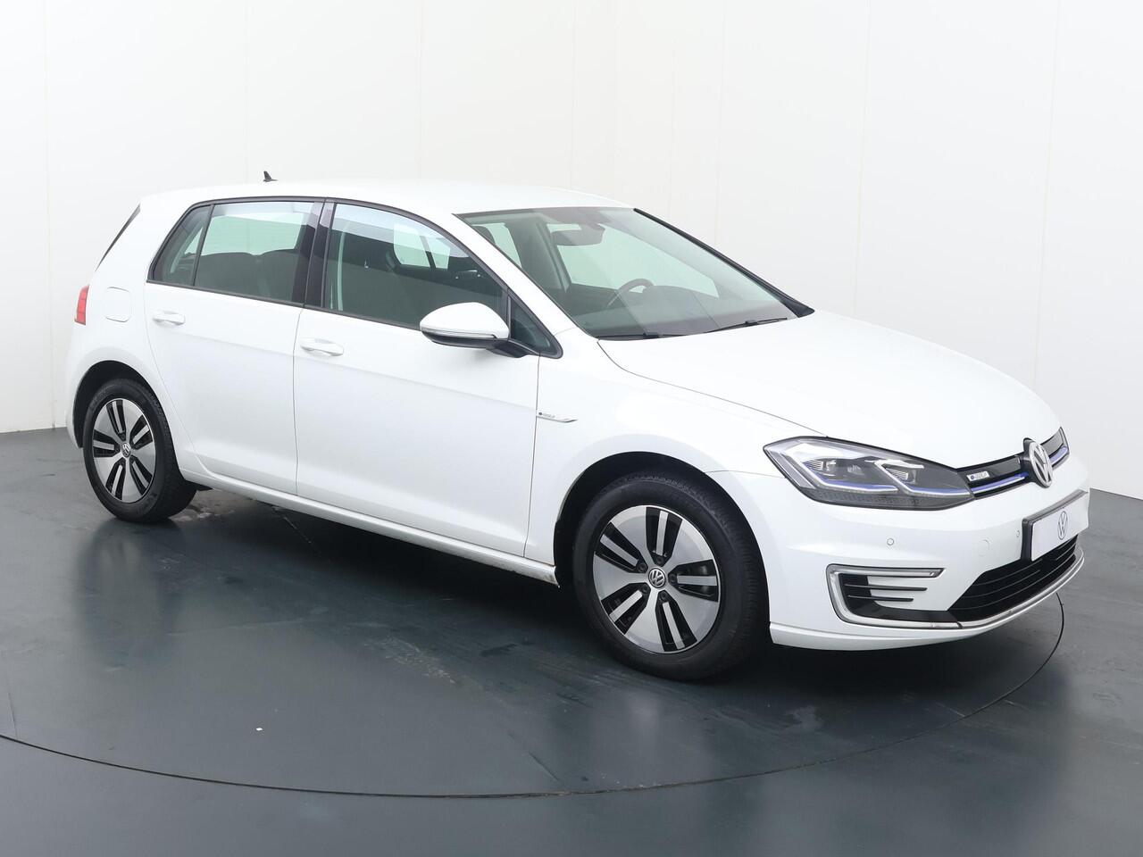 Volkswagen e-Golf E-DITION | 136 PK | SoH 89% | Adaptive cruise control | Climate control | Apple Carplay/Android Auto |