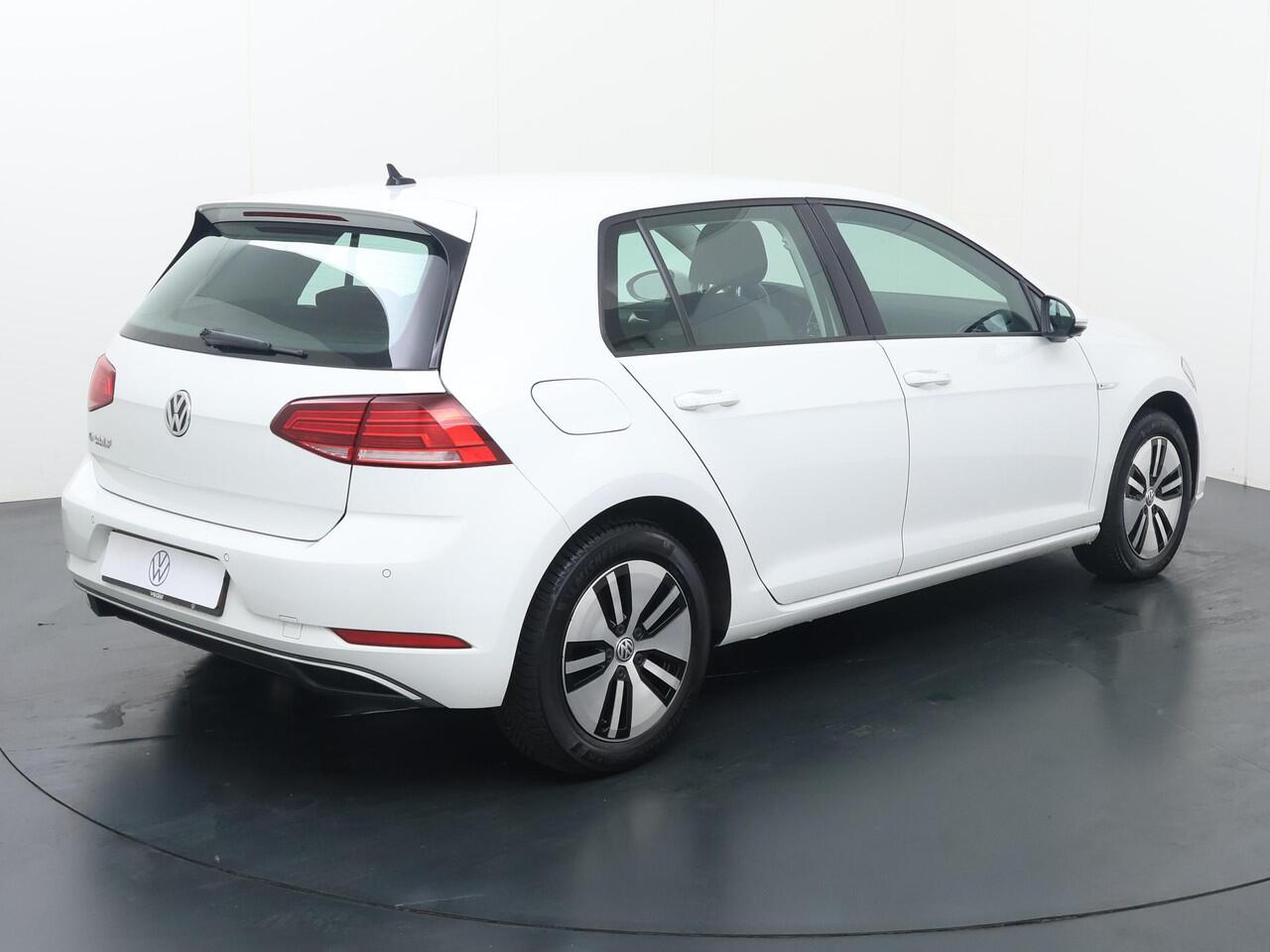 Volkswagen e-Golf E-DITION | 136 PK | SoH 89% | Adaptive cruise control | Climate control | Apple Carplay/Android Auto |