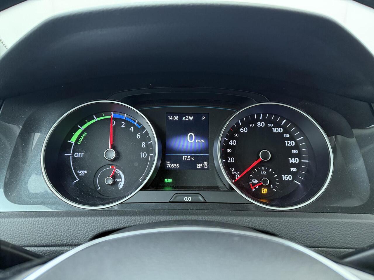 Volkswagen e-Golf E-DITION | 136 PK | SoH 89% | Adaptive cruise control | Climate control | Apple Carplay/Android Auto |