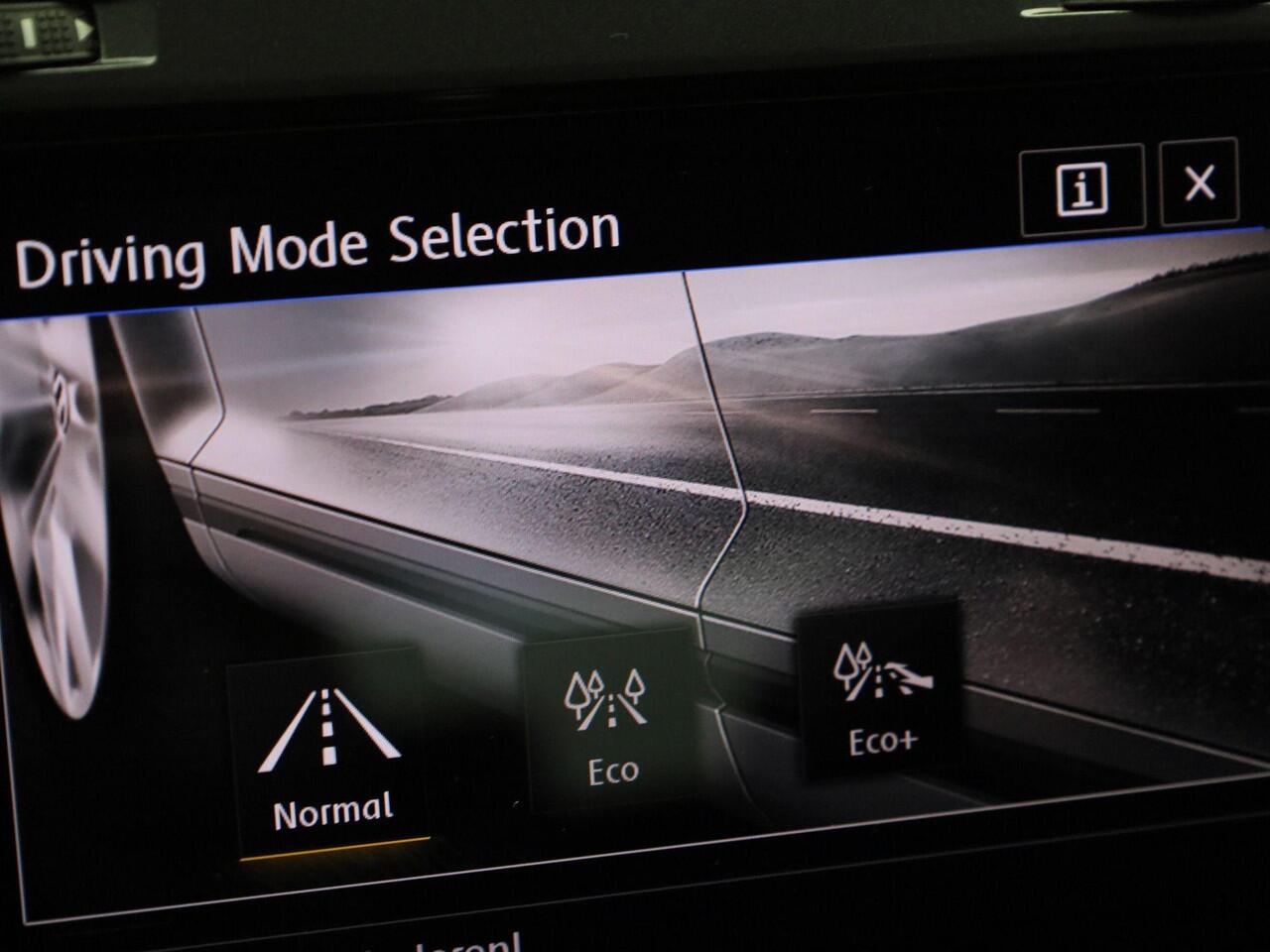 Volkswagen e-Golf 100kW/136PK E-DITION · Navigatie · Apple Carplay/Android Auto · Adaptive Cruise Control · Parkeersensoren ·