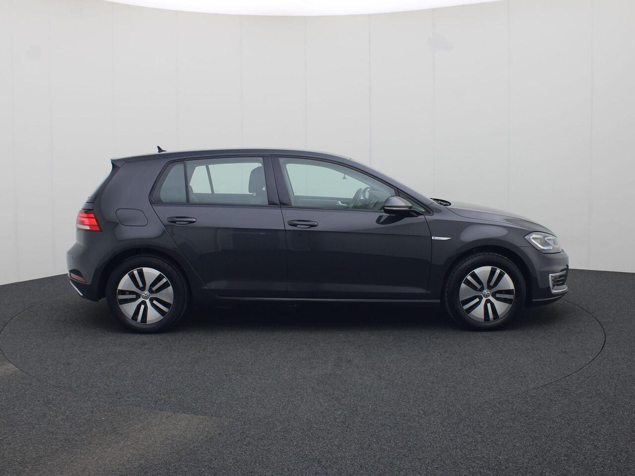 Volkswagen e-Golf 100kW/136PK E-DITION · Navigatie · Apple Carplay/Android Auto · Adaptive Cruise Control · Parkeersensoren ·