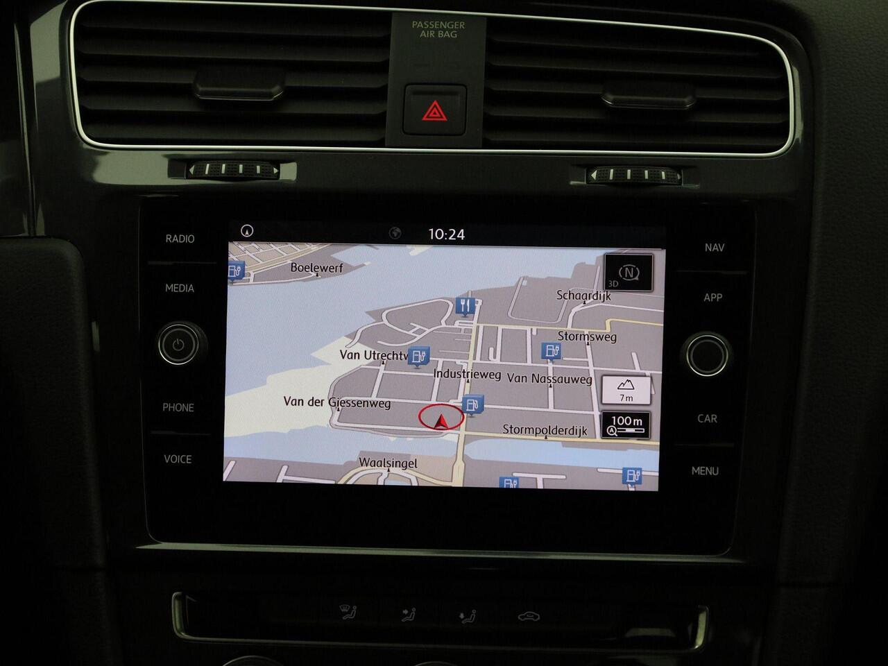 Volkswagen e-Golf 100kW/136PK E-DITION · Navigatie · Apple Carplay/Android Auto · Adaptive Cruise Control · Parkeersensoren ·