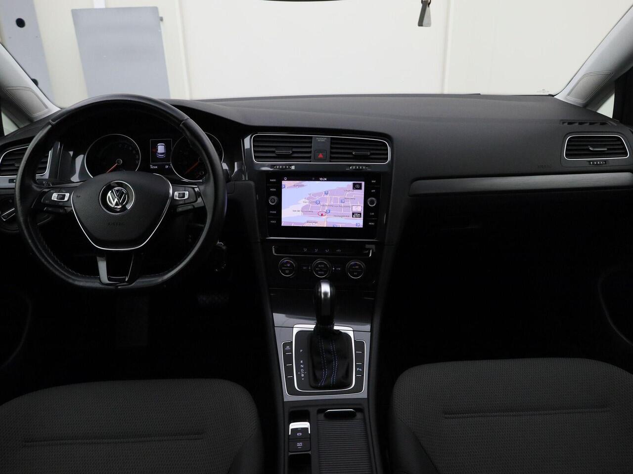 Volkswagen e-Golf 100kW/136PK E-DITION · Navigatie · Apple Carplay/Android Auto · Adaptive Cruise Control · Parkeersensoren ·