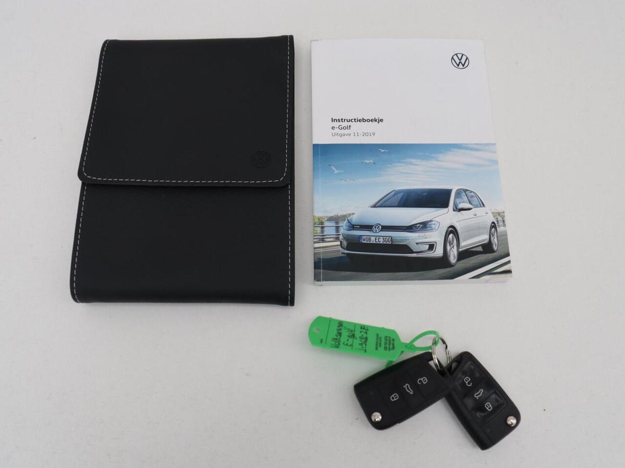 Volkswagen e-Golf E-DITION | Stoelverwarming | Warmtepomp | Carplay | Adaptive cruise | Virtual Cockpit | Navigatie | LED Plus | Getint glas | Climate control