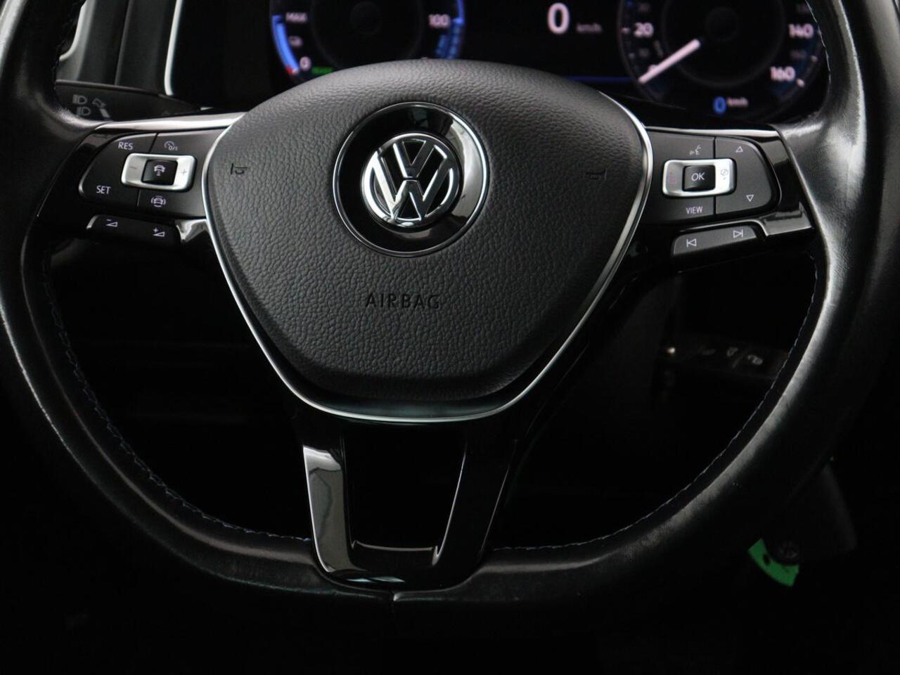 Volkswagen e-Golf E-DITION | Stoelverwarming | Warmtepomp | Carplay | Adaptive cruise | Virtual Cockpit | Navigatie | LED Plus | Getint glas | Climate control