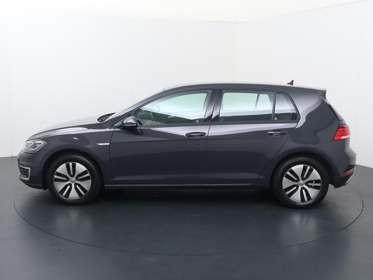 Volkswagen e-Golf E-DITION | 136 PK | SoH 90% | Warmtepomp | Adaptive cruise control | Verwarmde voorruit |
