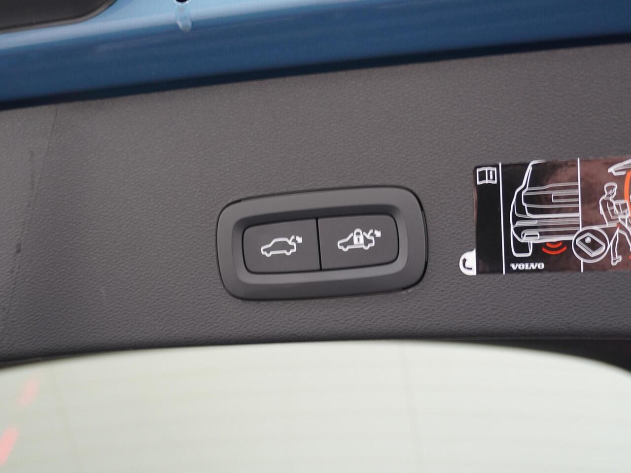 Volvo C40 Recharge Twin Intro Edition 78 kWh Trekhaak/360Camera/Panodak etc.