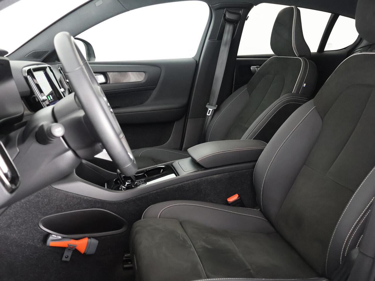 Volvo C40 RECHARGE TWIN INTRO AWD 78 KW/408 PK ACCU 92% BIJNA 2022.GARANTIE TOT 2032** 1800 KG TREKGEWICHT. PANODAK