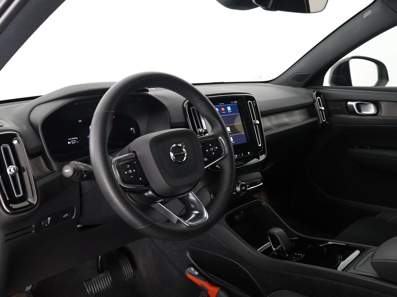 Volvo C40 RECHARGE TWIN INTRO AWD 78 KW/408 PK ACCU 92% BIJNA 2022.GARANTIE TOT 2032** 1800 KG TREKGEWICHT. PANODAK