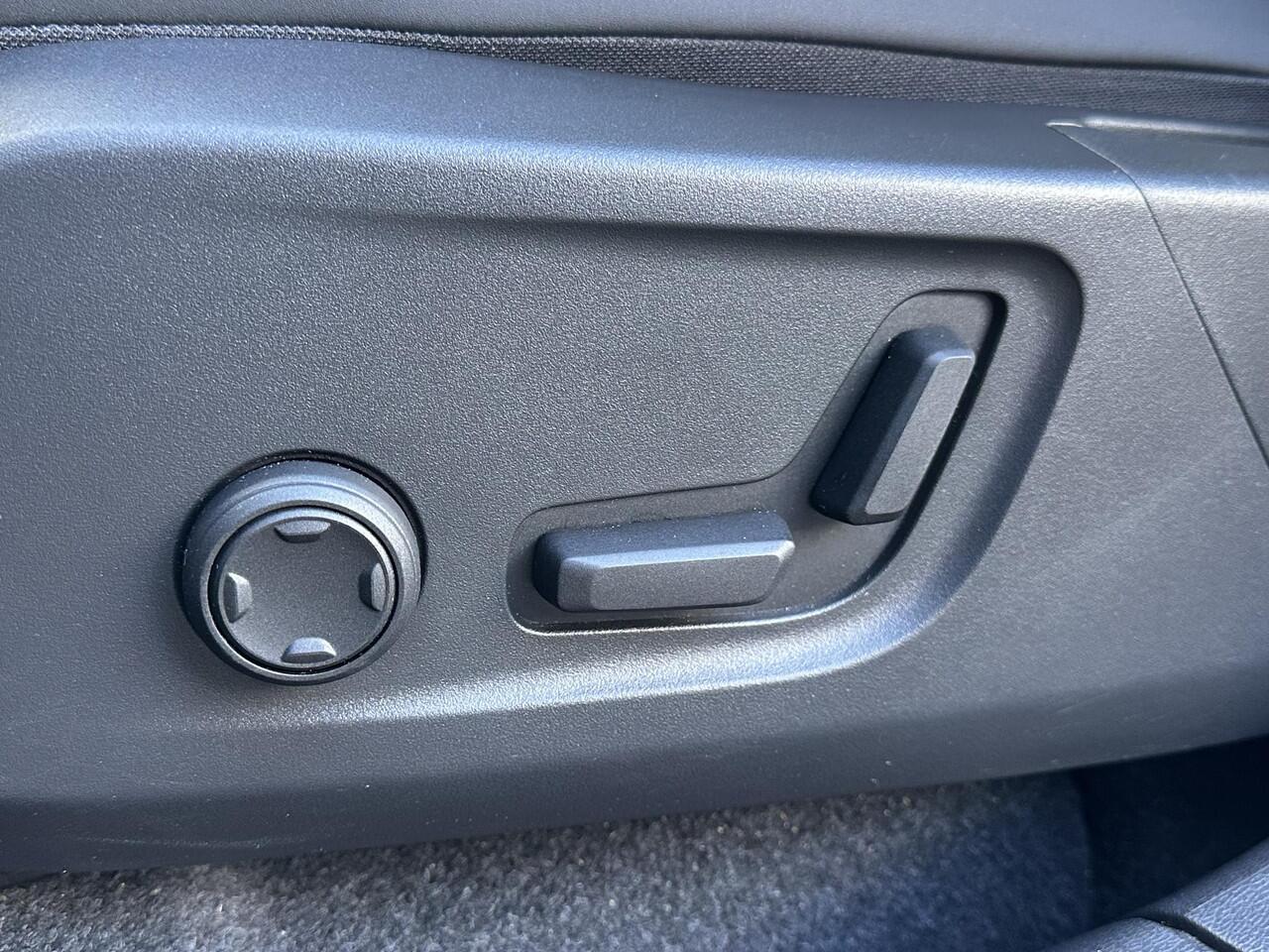 Volvo C40 Recharge Twin Intro Edition 78 kWh Adaptive cruise control / BLIS / 360 Camera / elektr. stoelverstelling / Harman Kardon Audio / Stoel- en stuurverwarming / Keyless Drive