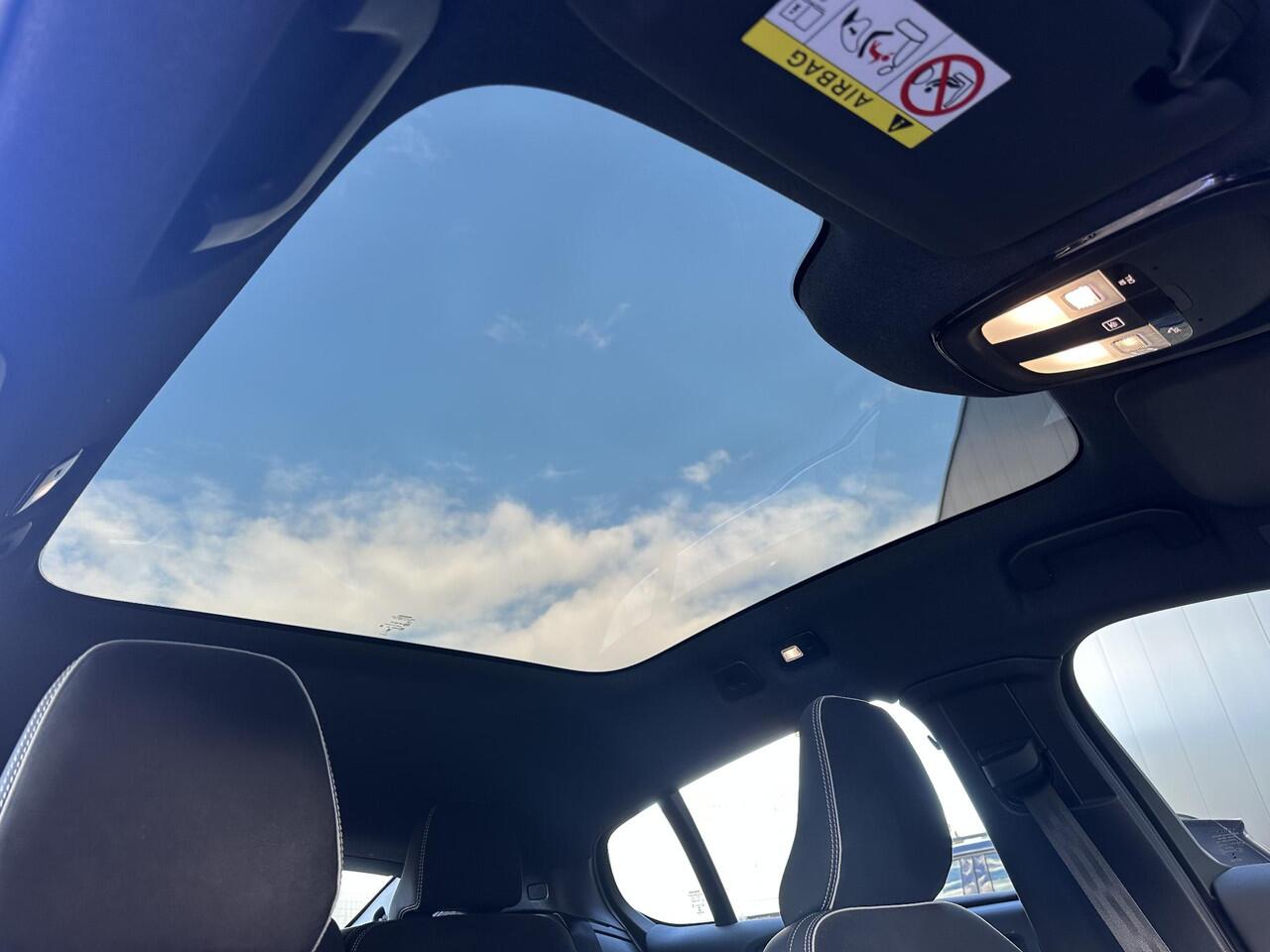 Volvo C40 Recharge Twin Intro Edition 78 kWh Adaptive cruise control / BLIS / 360 Camera / elektr. stoelverstelling / Harman Kardon Audio / Stoel- en stuurverwarming / Keyless Drive