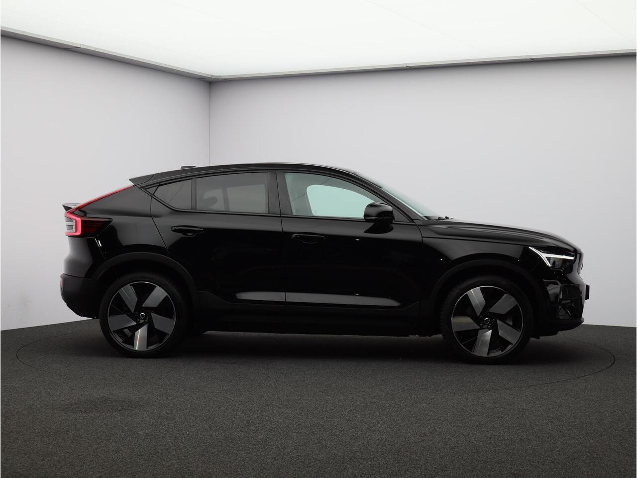 Volvo C40 Recharge AWD Twin Intro Edition 78 kWh / 360 camera / Harman Kardon / Draadloze tel. lader / 20"