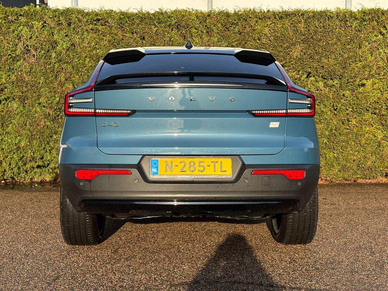 Volvo C40 Recharge Twin Intro Edition 78 kWh | Panoramadak | Harman/Kardon | Stoel & Stuur Verwarming | Trekhaak | 360 Camera |