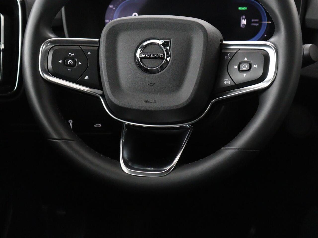 Volvo C40 Recharge Twin Intro Edition 78 kWh | Panoramadak | 360 Camera | Stoelverwarming | Harman/Kardon | Warmtepomp | Adaptive cruise | Matrix LED | Carplay | Memory | Stuurverwarming