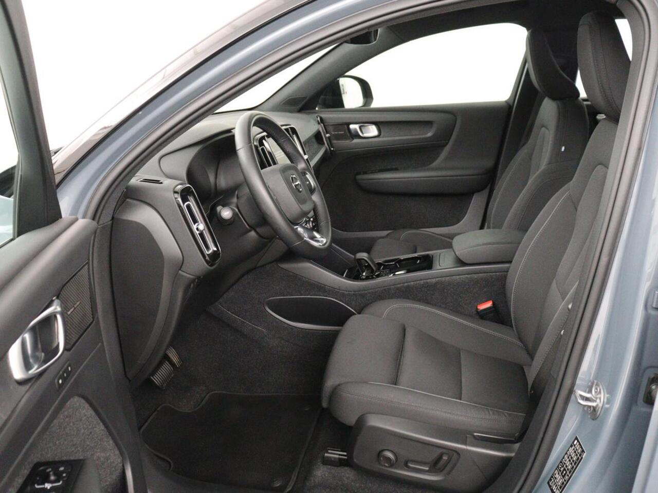 Volvo C40 Recharge Twin Intro Edition 78 kWh | Panoramadak | 360 Camera | Stoelverwarming | Harman/Kardon | Warmtepomp | Adaptive cruise | Matrix LED | Carplay | Memory | Stuurverwarming