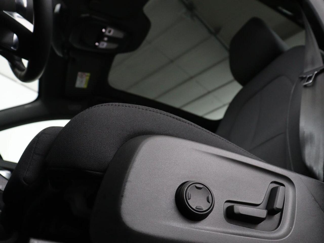 Volvo C40 Recharge Twin Intro Edition 78 kWh | Panoramadak | 360 Camera | Stoelverwarming | Harman/Kardon | Warmtepomp | Adaptive cruise | Matrix LED | Carplay | Memory | Stuurverwarming