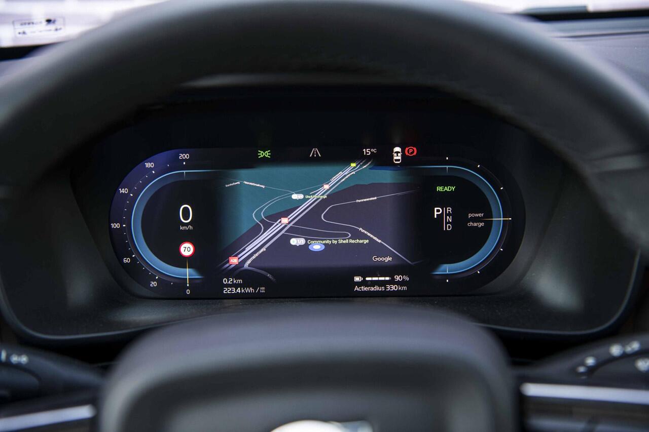 Volvo C40 Single Motor Plus 69 kWh | Adaptive cruise control | Stoel- en stuurverwarming | Warmtepomp | 20 inch velgen | Panoramadak | Camera |