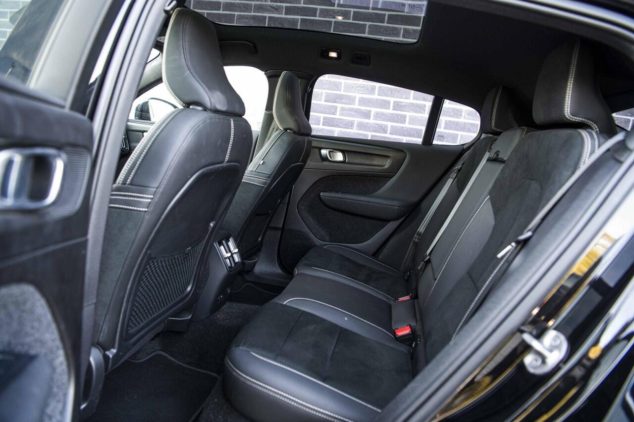 Volvo C40 Single Motor Plus 69 kWh | Adaptive cruise control | Stoel- en stuurverwarming | Warmtepomp | 20 inch velgen | Panoramadak | Camera |