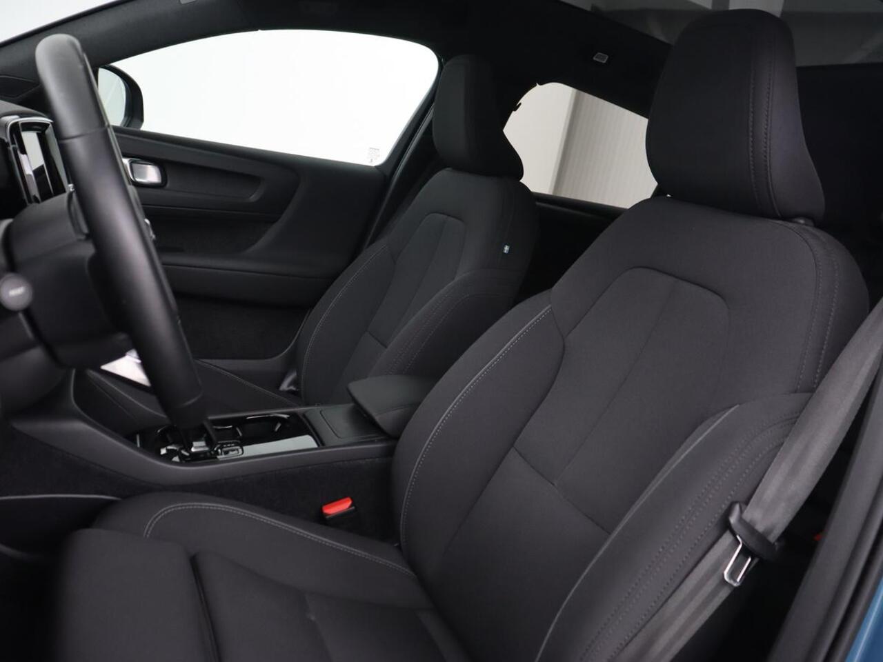 Volvo C40 Recharge Plus 69 kWh | Panoramadak | Stoelverwarming | Harman/Kardon | Warmtepomp | Carplay | Adaptive cruise | Stuurverwarming | 360 Camera | Full LED