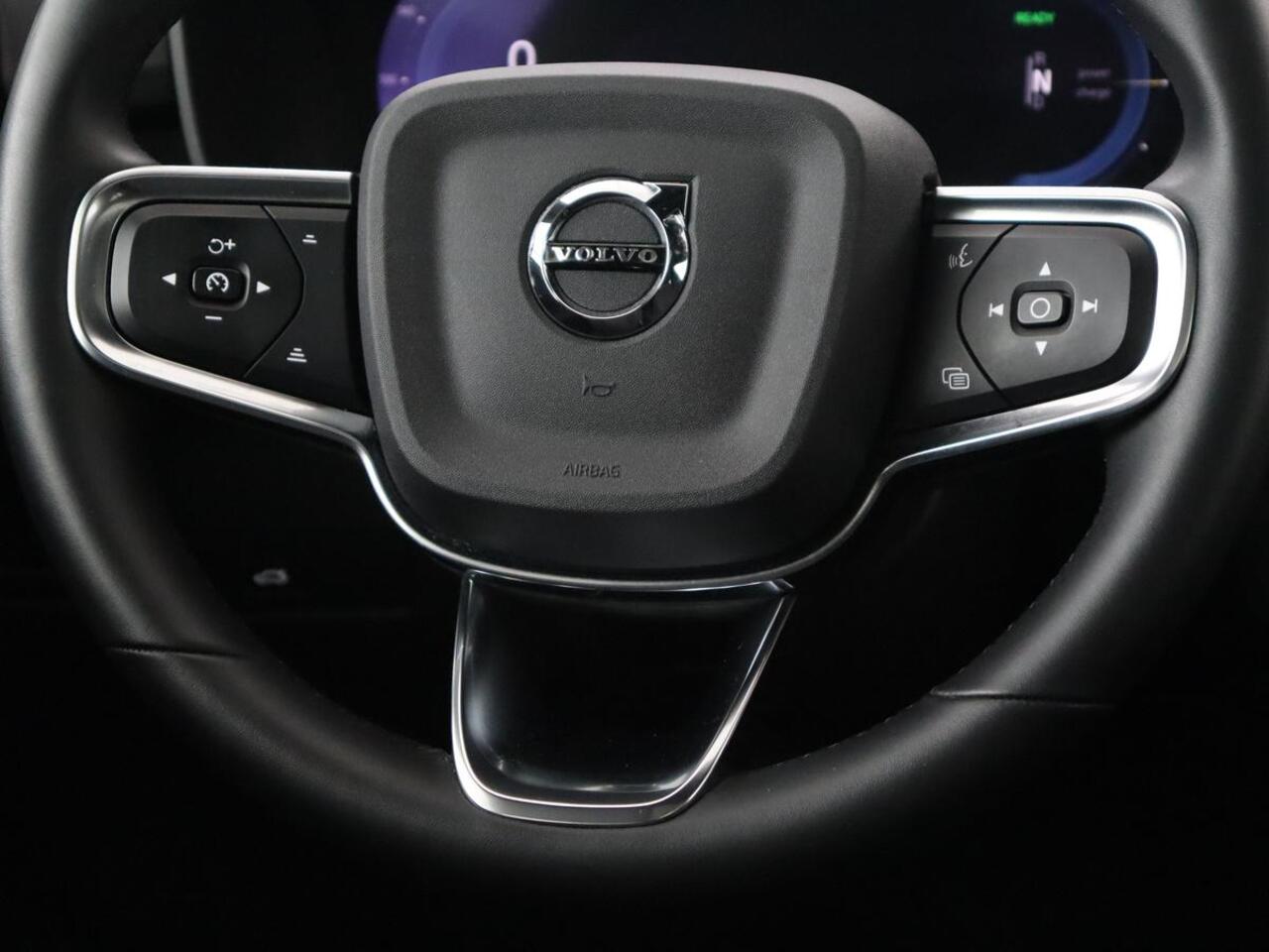 Volvo C40 Recharge Plus 69 kWh | Panoramadak | Stoelverwarming | Harman/Kardon | Warmtepomp | Carplay | Adaptive cruise | Stuurverwarming | 360 Camera | Full LED