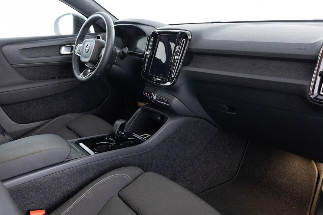 Volvo C40 Recharge Core 70 kWh | PANORAMADAK | Full LED | ECC | NAVI