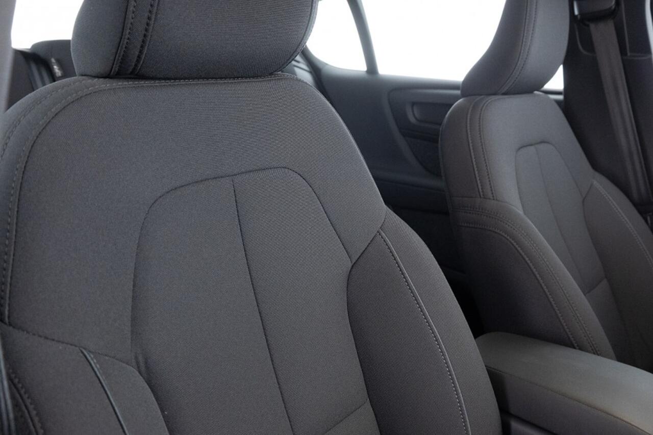 Volvo C40 Recharge Core 70 kWh | PANORAMADAK | Full LED | ECC | NAVI