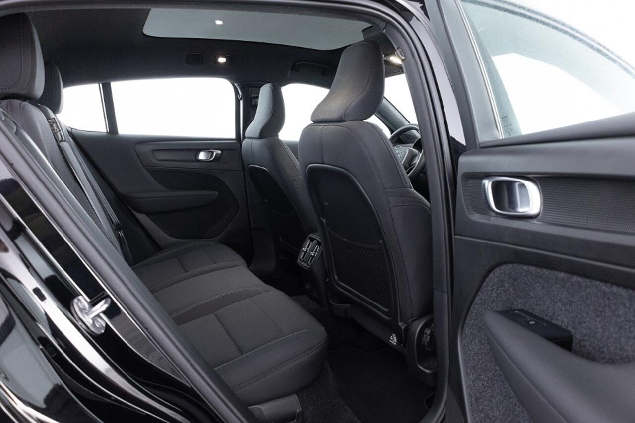 Volvo C40 Recharge Core 70 kWh | PANORAMADAK | Full LED | ECC | NAVI