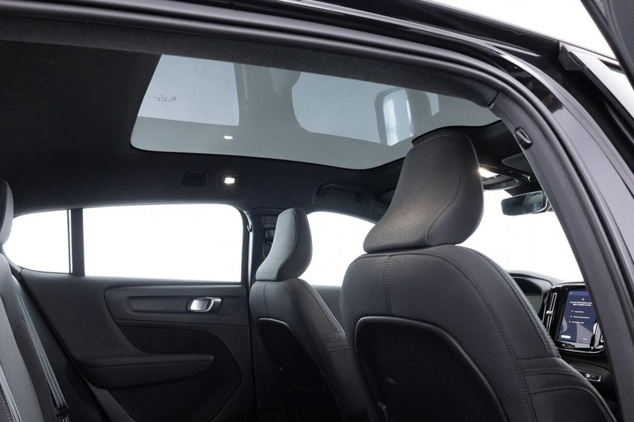 Volvo C40 Recharge Core 70 kWh | PANORAMADAK | Full LED | ECC | NAVI