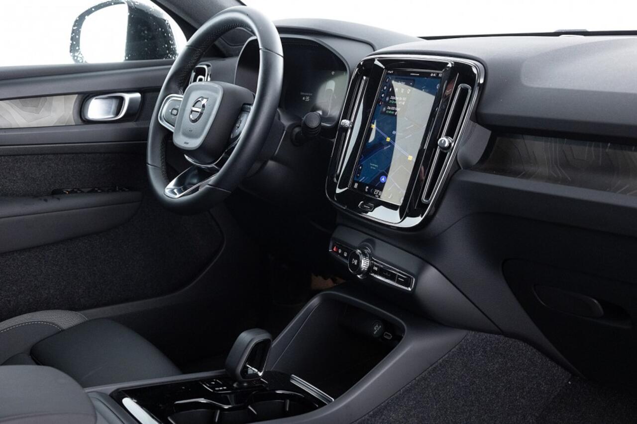 Volvo C40 Recharge Twin Motor Plus 408PK AWD | PANORAMADAK | Trekhaak