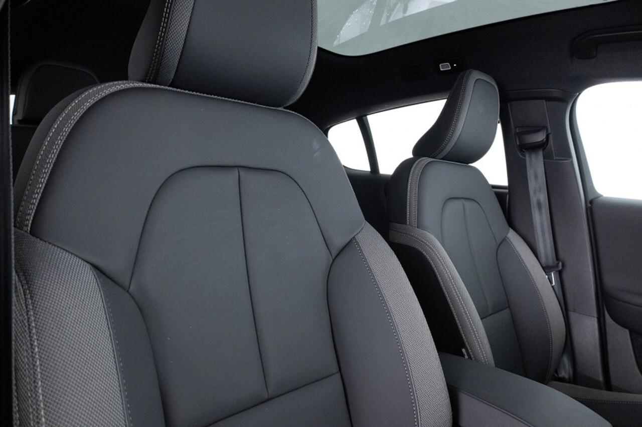 Volvo C40 Recharge Twin Motor Plus 408PK AWD | PANORAMADAK | Trekhaak