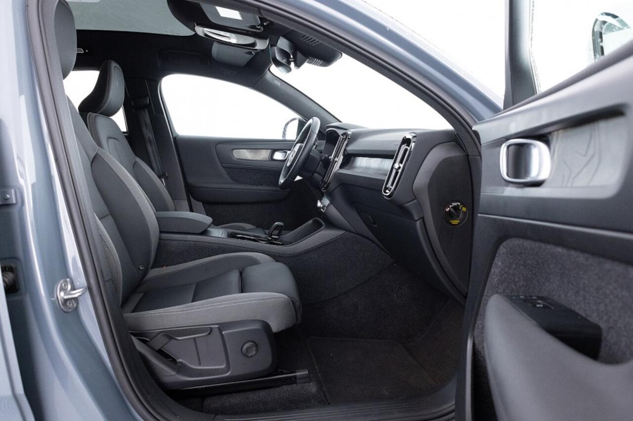 Volvo C40 Recharge Twin Motor Plus 408PK AWD | PANORAMADAK | Trekhaak