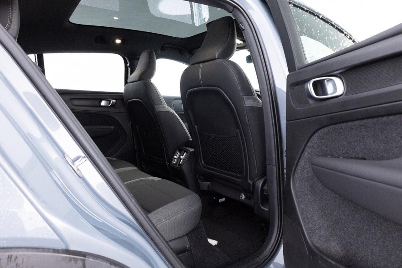 Volvo C40 Recharge Twin Motor Plus 408PK AWD | PANORAMADAK | Trekhaak