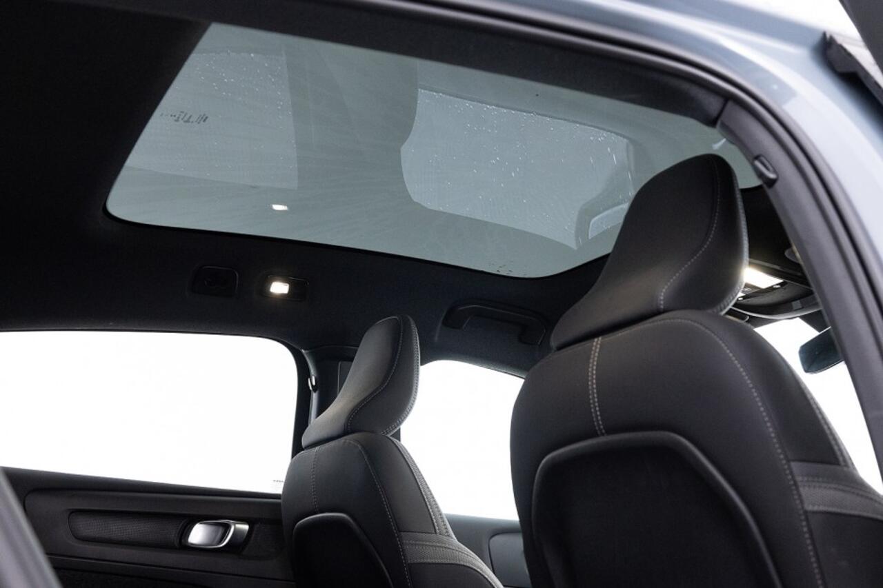 Volvo C40 Recharge Twin Motor Plus 408PK AWD | PANORAMADAK | Trekhaak