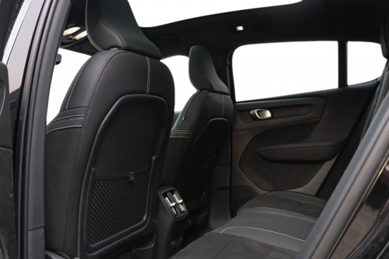 Volvo C40 Ultimate Recharge Pure 408 pk Electric AWD Pano l 360 Camera l