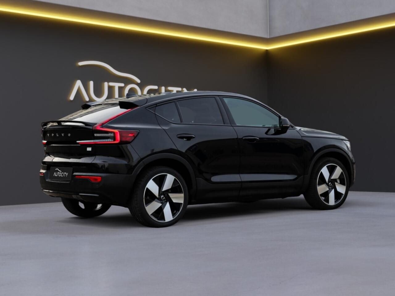 Volvo C40 Ultimate Recharge Pure 408 pk Electric AWD Pano l 360 Camera l