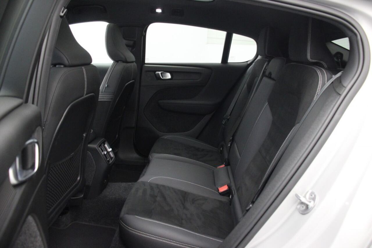 Volvo C40 Recharge Core 69 kWh - Carplay, Panorama, Camera, SOH 93%