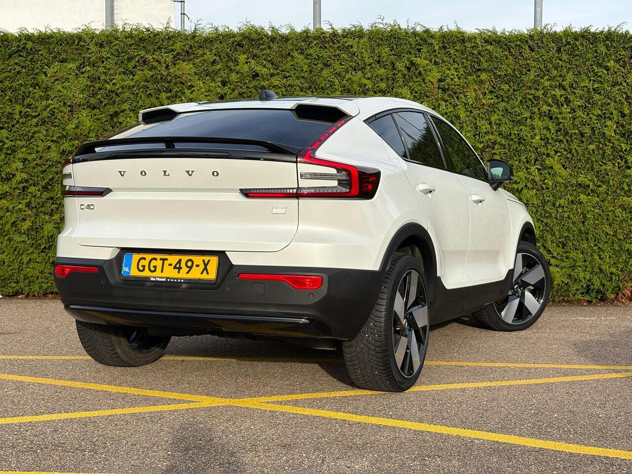 Volvo C40 Recharge Plus 69 kWh | Panoramadak | Stoel & Stuur Verwarming | 20" |