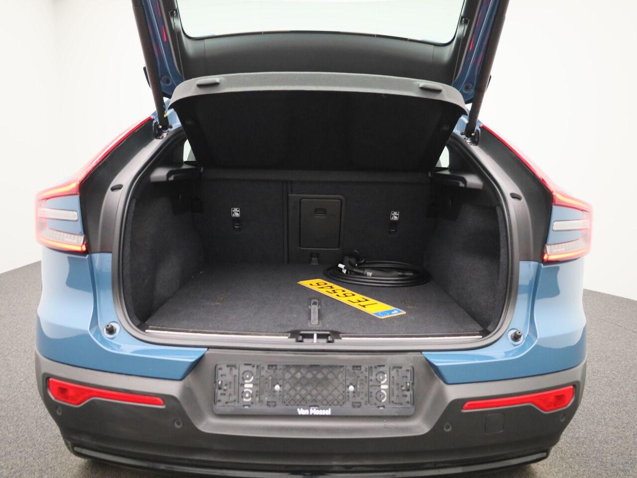 Volvo C40 Recharge Extended Range Plus | Adaptive Cruise Control | Achteruitrijcamera | Allseason Banden | Stoel- en Stuurverwarming | Keyless | Apple Carplay/Android Auto | Elektrische Koffersluiting | Glazen dak