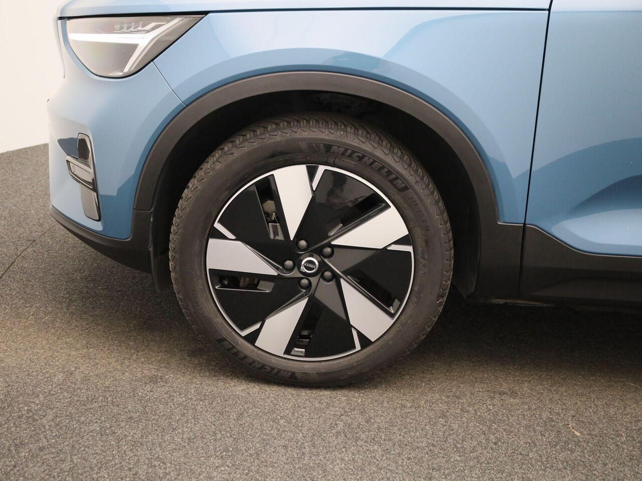 Volvo C40 Recharge Extended Range Plus | Adaptive Cruise Control | Achteruitrijcamera | Allseason Banden | Stoel- en Stuurverwarming | Keyless | Apple Carplay/Android Auto | Elektrische Koffersluiting | Glazen dak