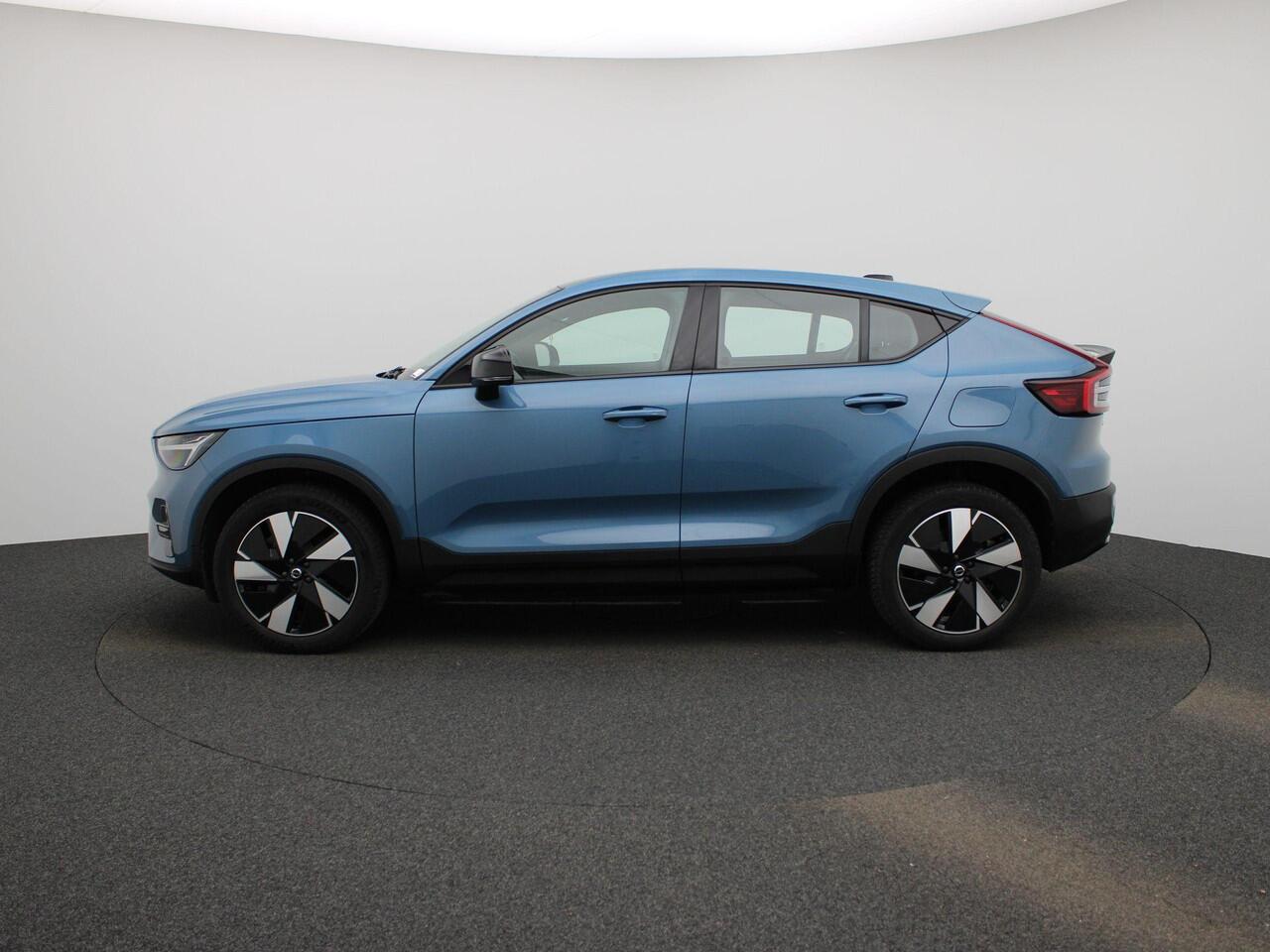 Volvo C40 Recharge Extended Range Plus | Adaptive Cruise Control | Achteruitrijcamera | Allseason Banden | Stoel- en Stuurverwarming | Keyless | Apple Carplay/Android Auto | Elektrische Koffersluiting | Glazen dak