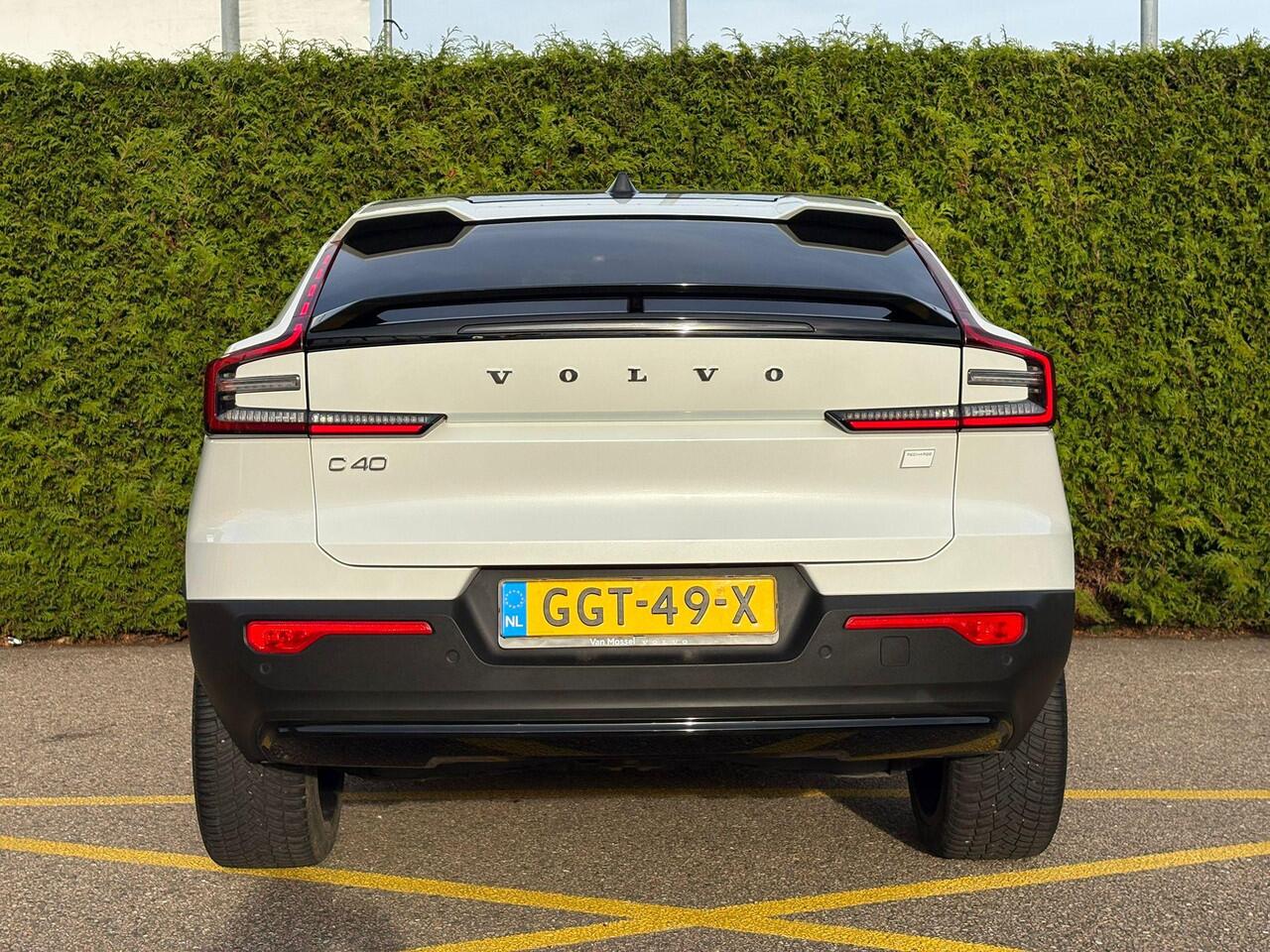 Volvo C40 Recharge Plus 69 kWh | Panoramadak | Stoel & Stuur Verwarming | 20" |