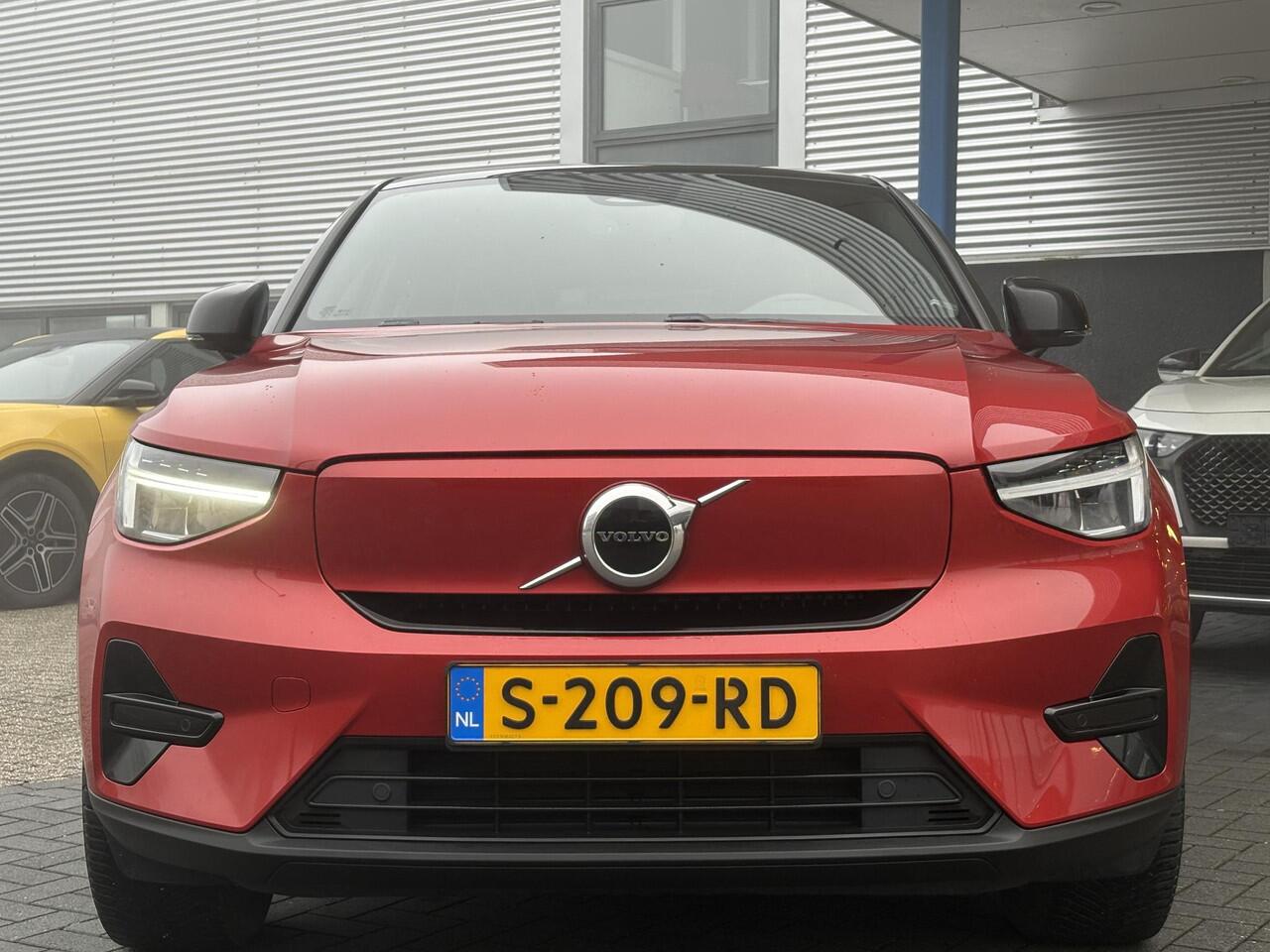 Volvo C40 Recharge Plus 69 kWh | Panoramadak | Adaptive cruise control | Stoel- & Stuurverwarming | Camera