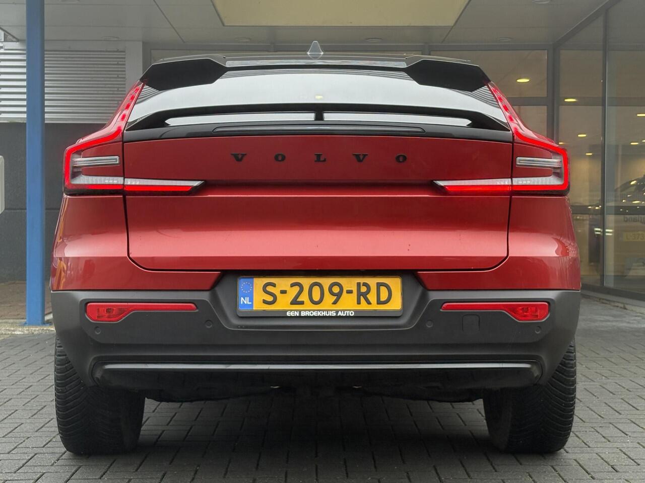 Volvo C40 Recharge Plus 69 kWh | Panoramadak | Adaptive cruise control | Stoel- & Stuurverwarming | Camera