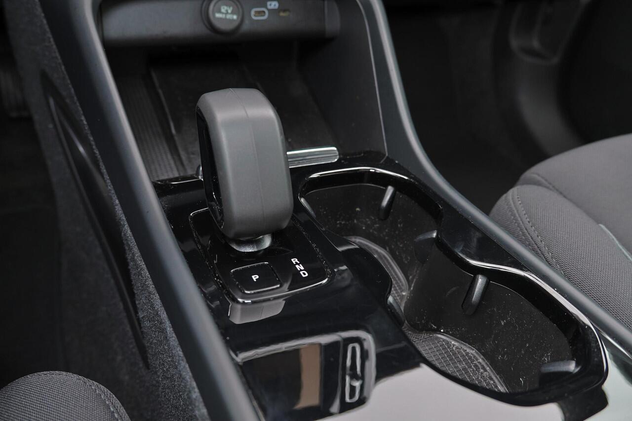 Volvo C40 Extended Range Ultimate 82 kWh - Panoramadak - IntelliSafe Assist & Surround - 360º Camera - Harman/Kardon audio - Verwarmde voorstoelen, stuur & achterbank - Parkeersensoren voor & achter - Elektr. bedienb. voorstoelen met geheugen links - Draadloze tel.