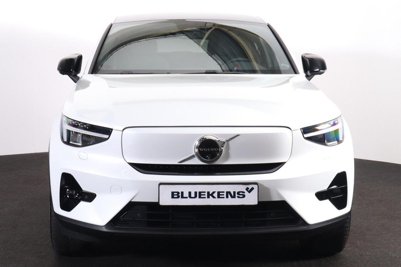 Volvo C40 Extended Range Ultimate 82 kWh - Panoramadak - IntelliSafe Assist & Surround - 360º Camera - Harman/Kardon audio - Verwarmde voorstoelen, stuur & achterbank - Parkeersensoren voor & achter - Elektr. bedienb. voorstoelen met geheugen links - Draadloze tel.