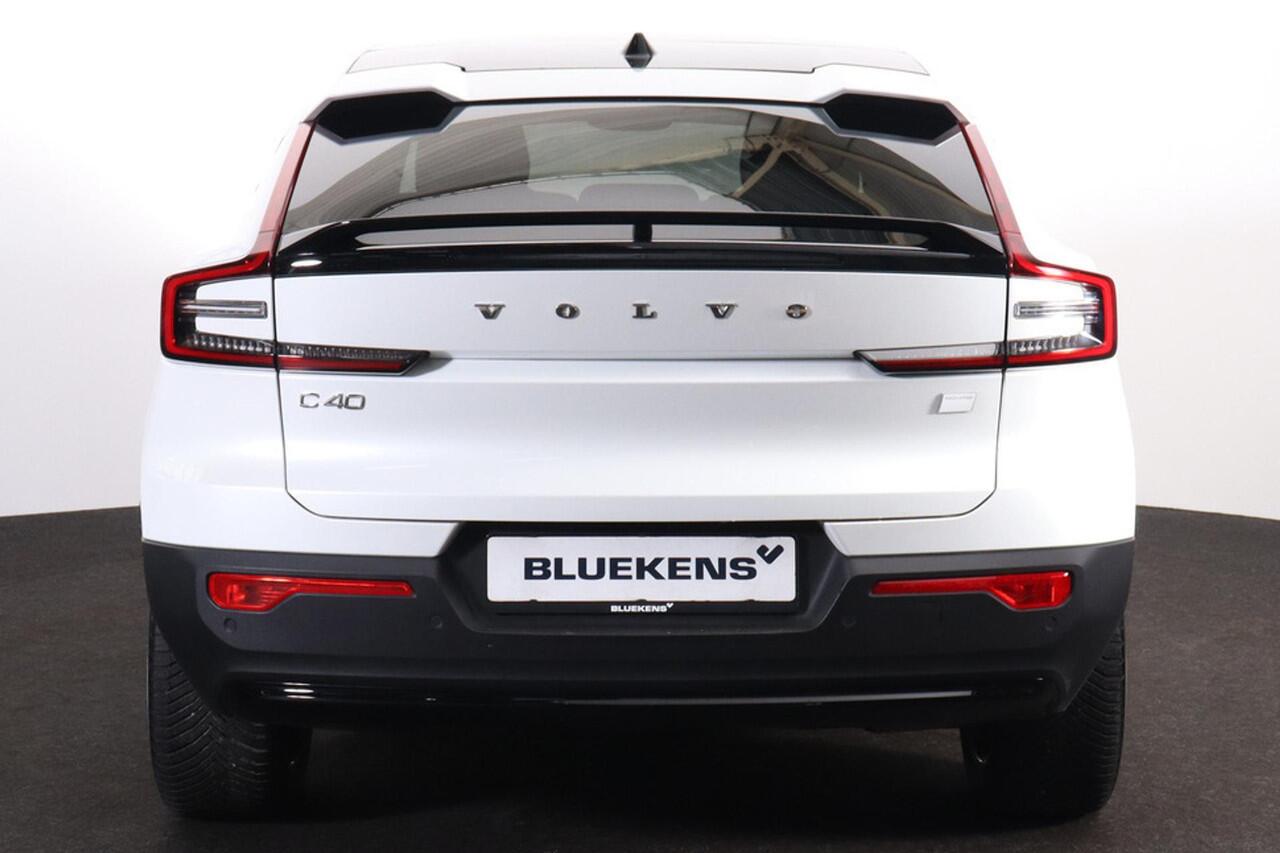 Volvo C40 Extended Range Ultimate 82 kWh - Panoramadak - IntelliSafe Assist & Surround - 360º Camera - Harman/Kardon audio - Verwarmde voorstoelen, stuur & achterbank - Parkeersensoren voor & achter - Elektr. bedienb. voorstoelen met geheugen links - Draadloze tel.